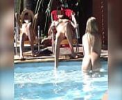 Garota finge estar usando o celular para filmar grupo de amigas peladas na piscina from novinha pelada na piscina caiu na net 10 jpg