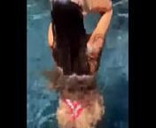 Anitta na piscina ao som de sua m&uacute;sica &quot;Girl From Rio&quot; from chichi wo moge music song