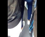 Chicas d&aacute;ndose arrimones en el bus from arrimon on bus