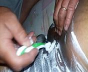 Raspando a buceta carnuda da mulher antes de comer from massage karati sc