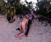 Fada Mel e Joy Cardozo em sexo nas dunas da ilha da magia from vivi and the magic island