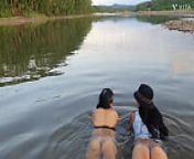 Con mi mejor amiga, ba&ntilde;andonos en un rio de la selva from naked teen boys river bath