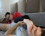 Hot stepmom Anna gives blowjob and footjob for stepson from kukur x
