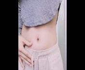 大奶妹每天都要玩肚脐到高潮，Hot Titties Asian Likes Belly Button Fetish from tamanna vsop hot navel photo