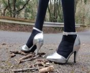 Outdoor LeatherWomen's high heels crush and crush tree branches with a crash fetish. from ramas cipap