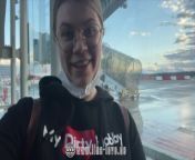 Molliges Teen mit dickem Arsch extrem öffentlich am Flughafen gefickt from sxhlampe