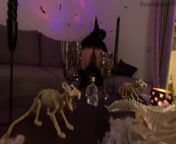 Big booty bad witch twerks and farts like crazy (full video on my official site) from gasy be fory