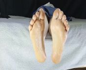Foot massage, creamy feet, playful cute tyny feet, toe fetish, small feet, milf pawgtenshi from qyni
