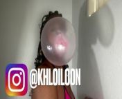 @Khloiloon Blows Up Bubble Gum & Pops Balloons from bubblexgun