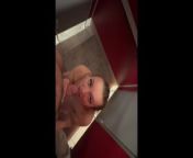 Teen gives random Person a Deepthroat in the swimming pool changing room from Мастурбирует в грязных трусиках