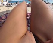 NAKING PUSSY ON THE BEACH MENS LOOK AT ME from spying milf at beach